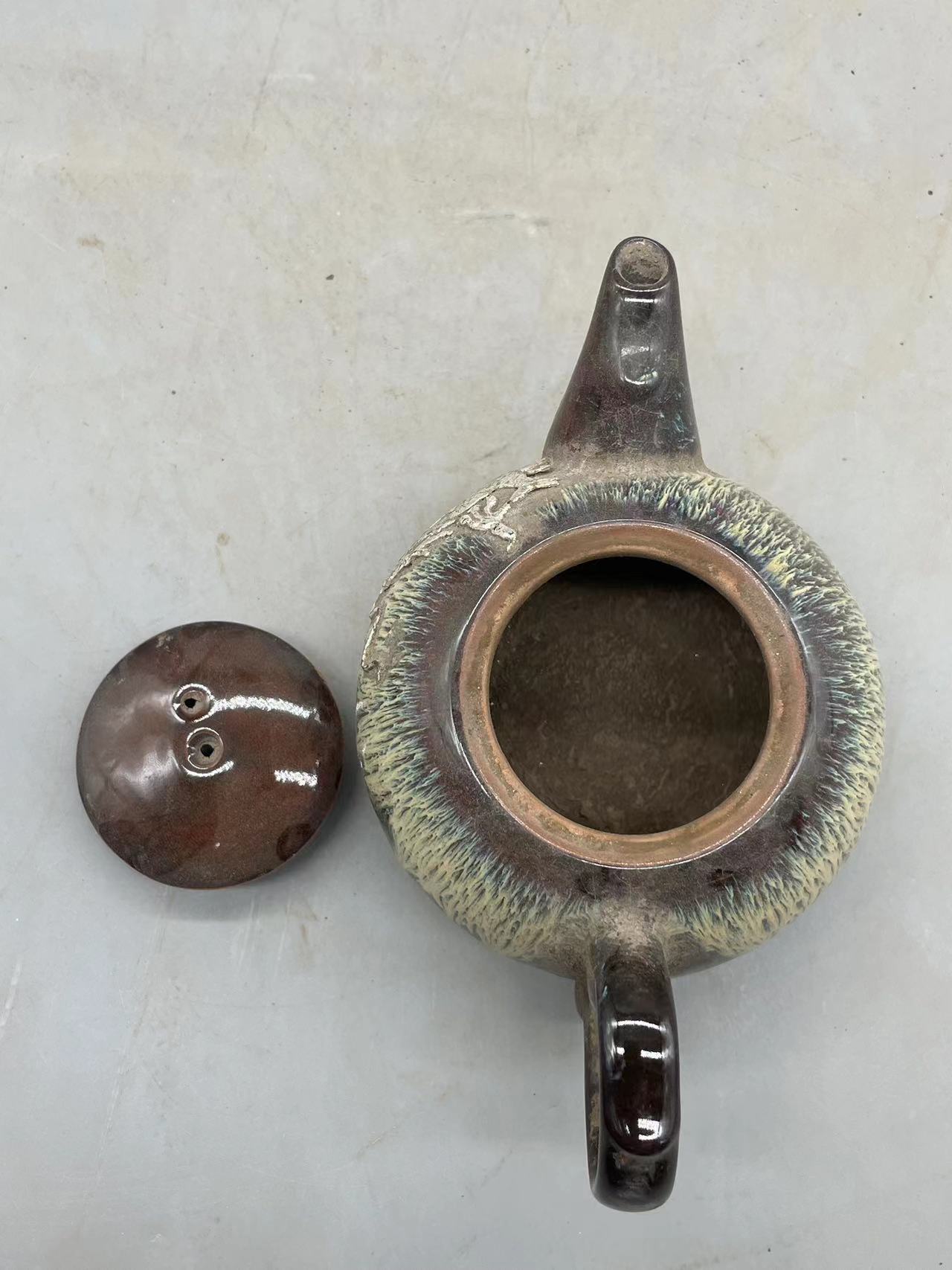 钧瓷镶银浮雕龙纹茶壶