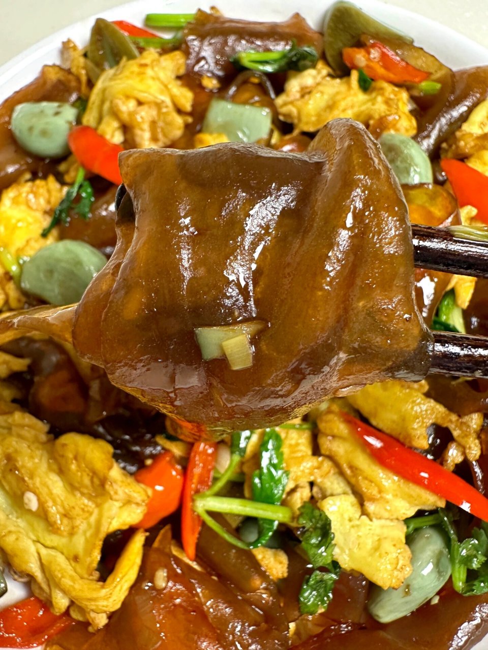 这个腊八蒜炒粉皮这真的太太太好吃啦,腊八蒜酸酸辣辣的 超好吃,粉皮