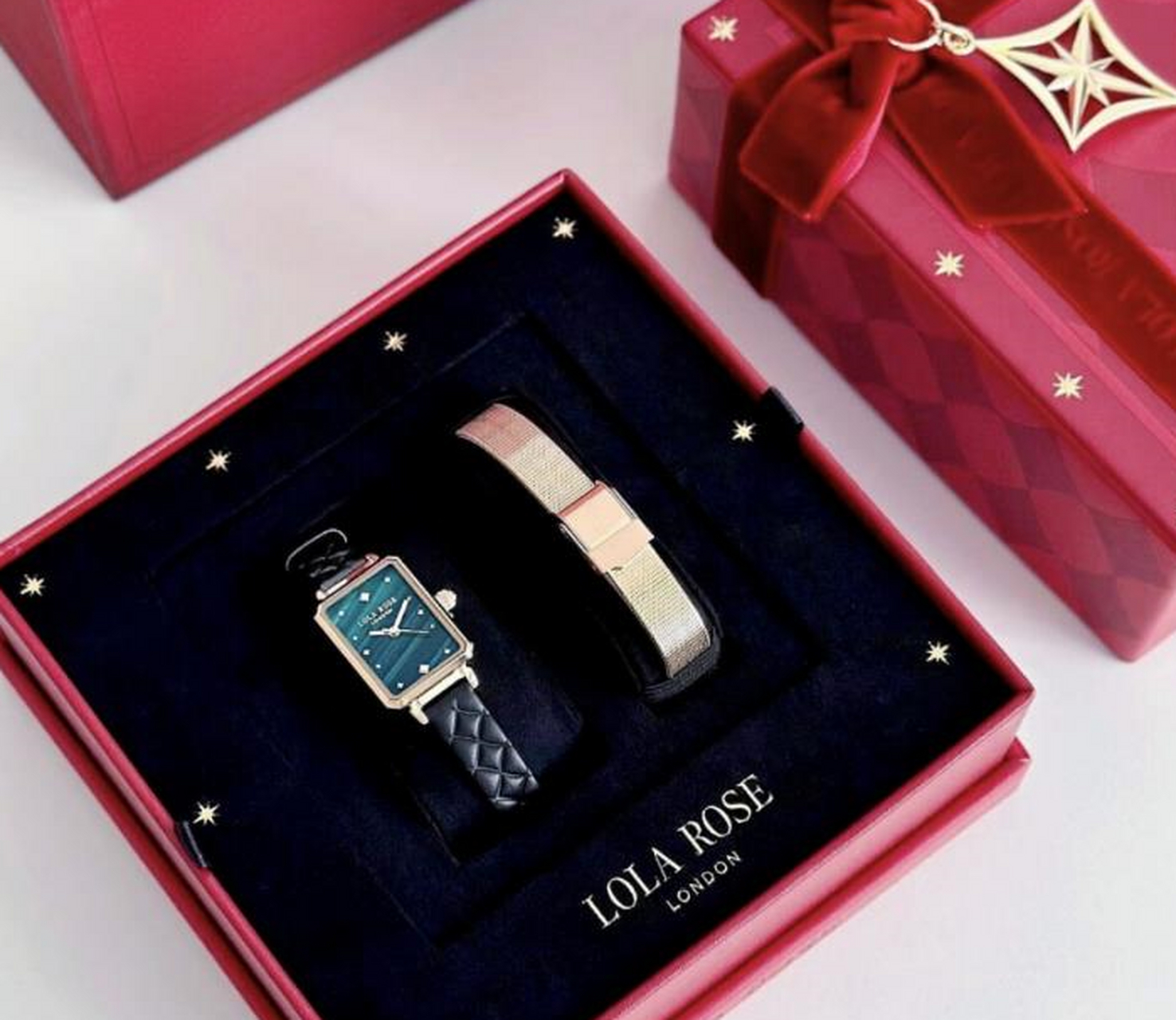 lolarose小绿表星运礼盒款是跨年及过年限定款,高颜值且具有收藏意义.