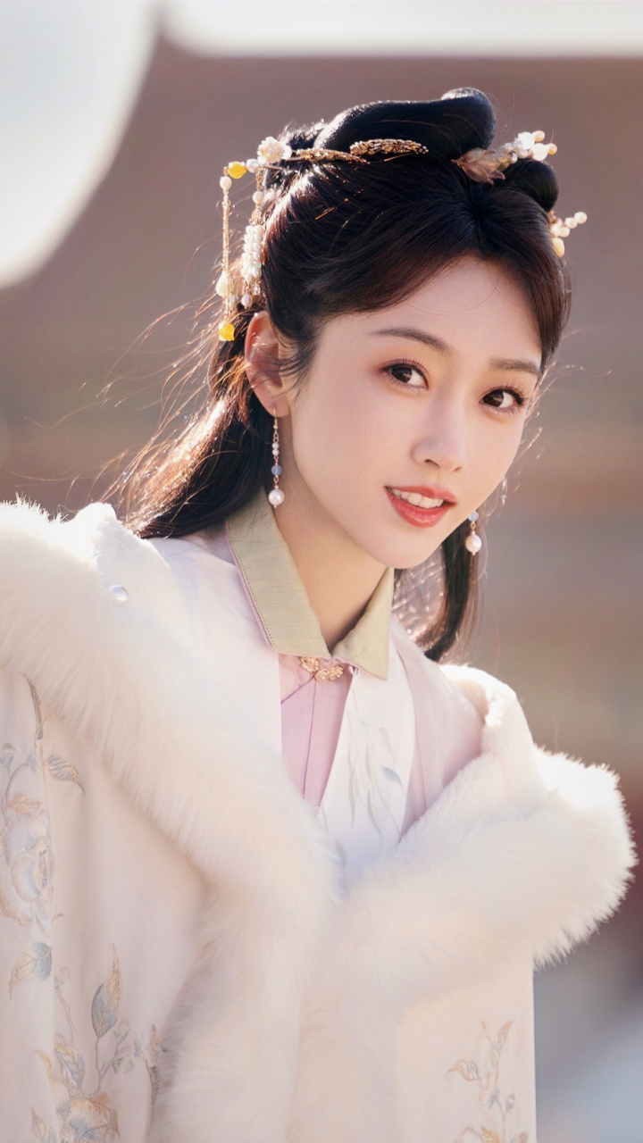 宣璐古装造型太美了!希望她新的一年能够顺顺利利,红红火火!