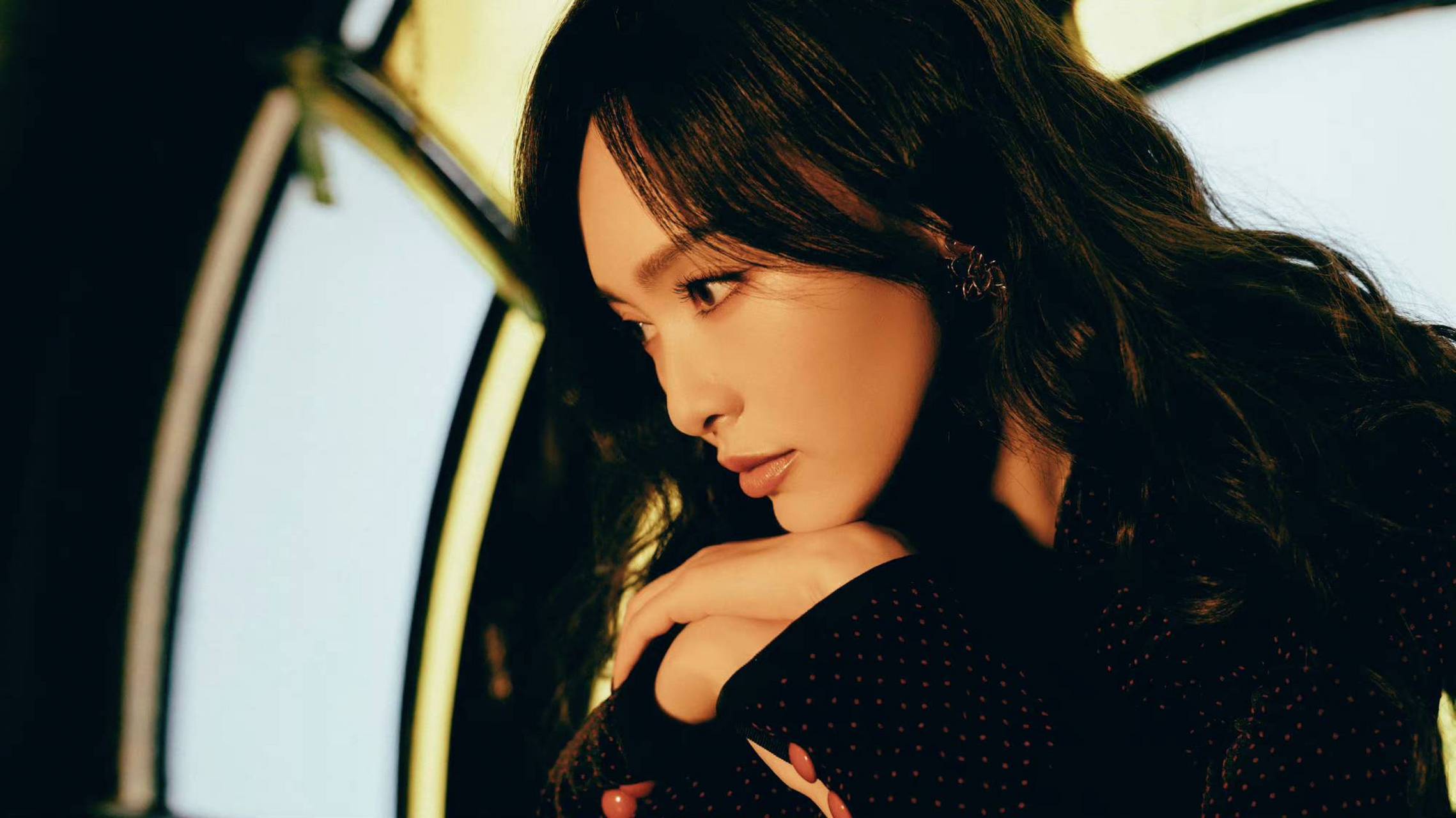 唐嫣夜上海明珠妆 最新释出的妆容好有感觉!