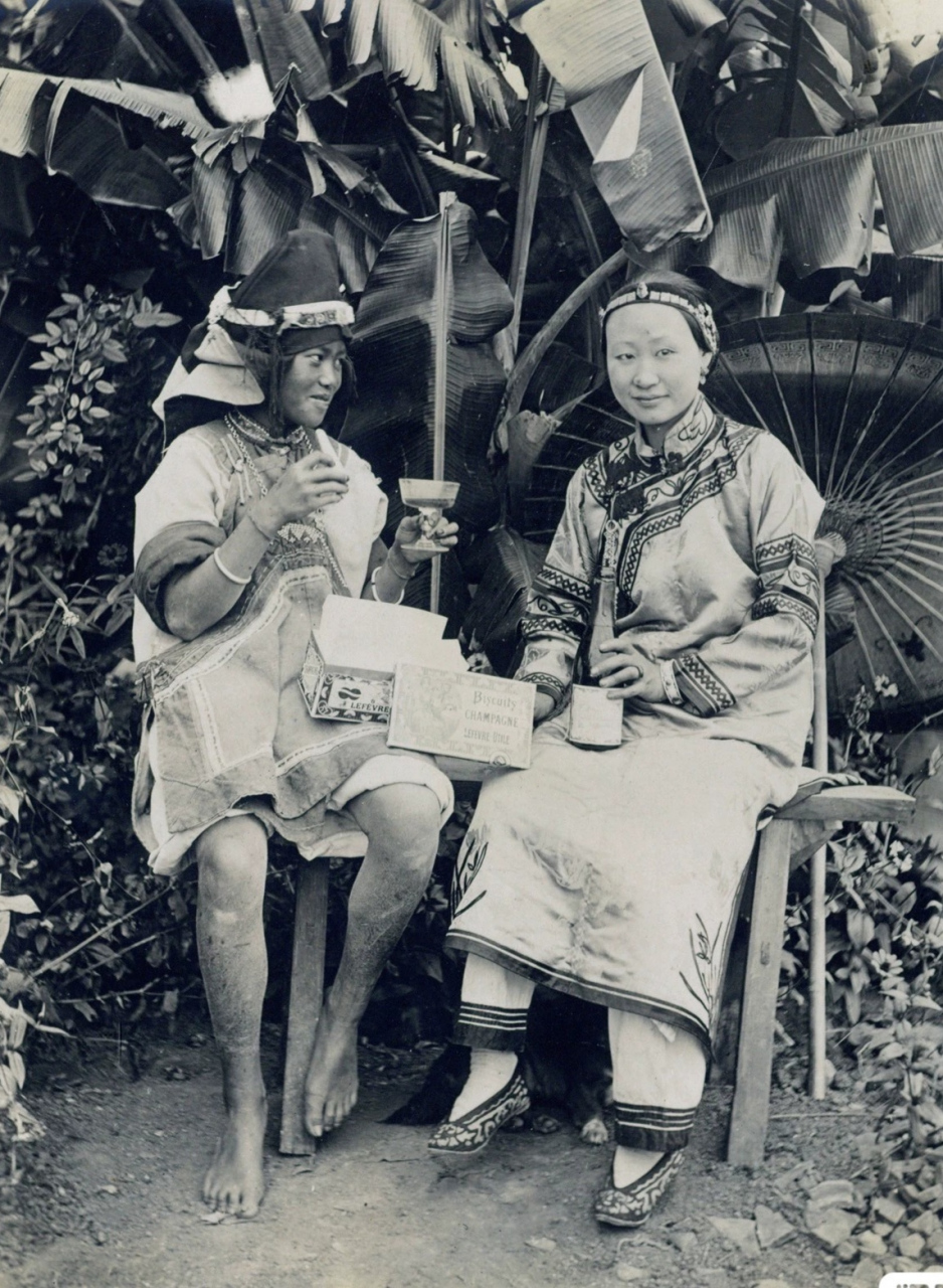 1910年 ～汉族妇人与越南原住民～合影老照片