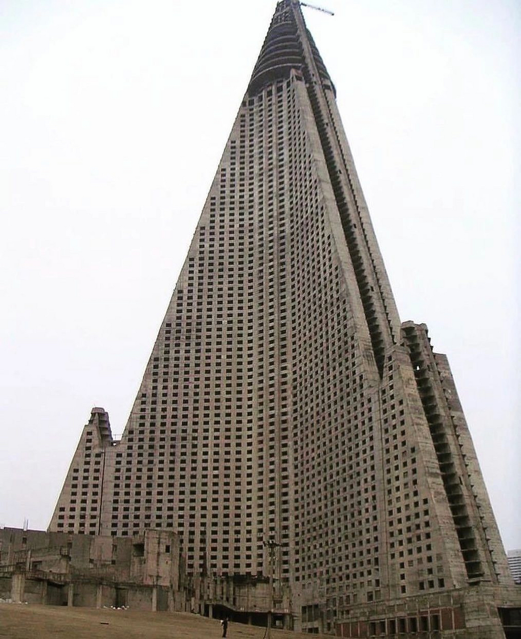 柳京饭店 全球最丑建筑排行榜第一名 柳京饭店 位于朝鲜首都平壤,高