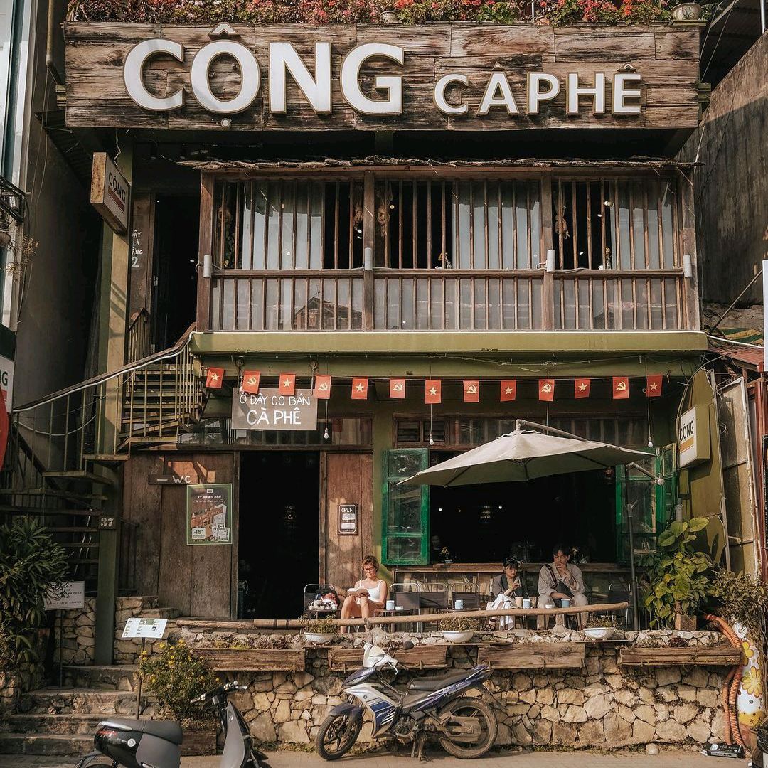 越南路边咖啡馆的宁静旋律