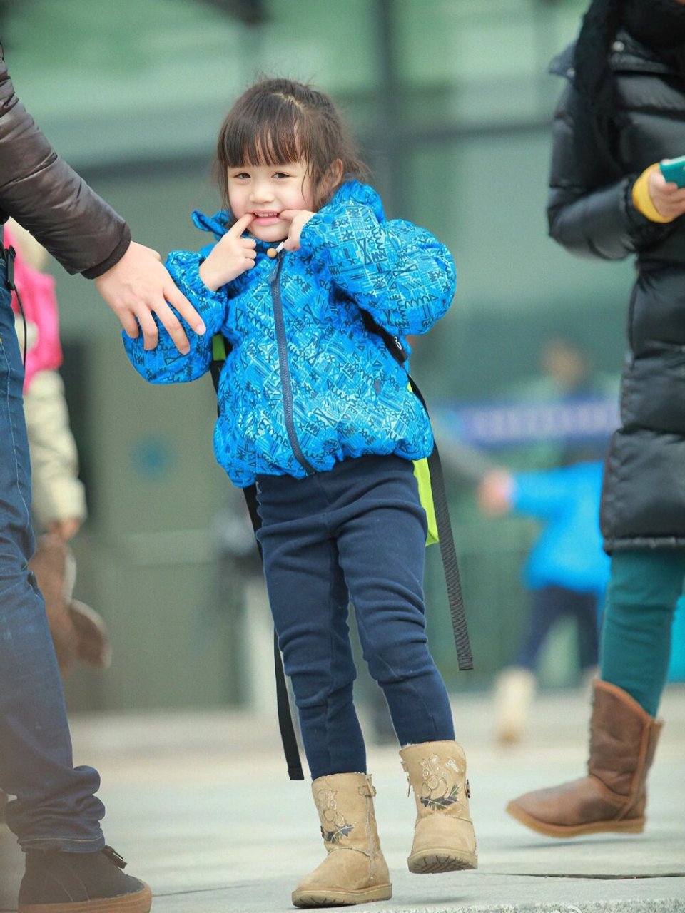 十年前钟丽缇的小女儿真的是仙气十足 小考拉小时候也是个美人胚子呢