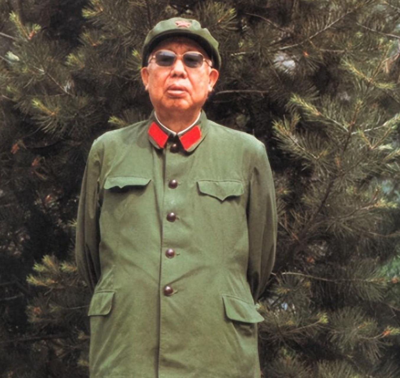 1977年,王平将军调任总后勤政委,解决长期存在的历史问题