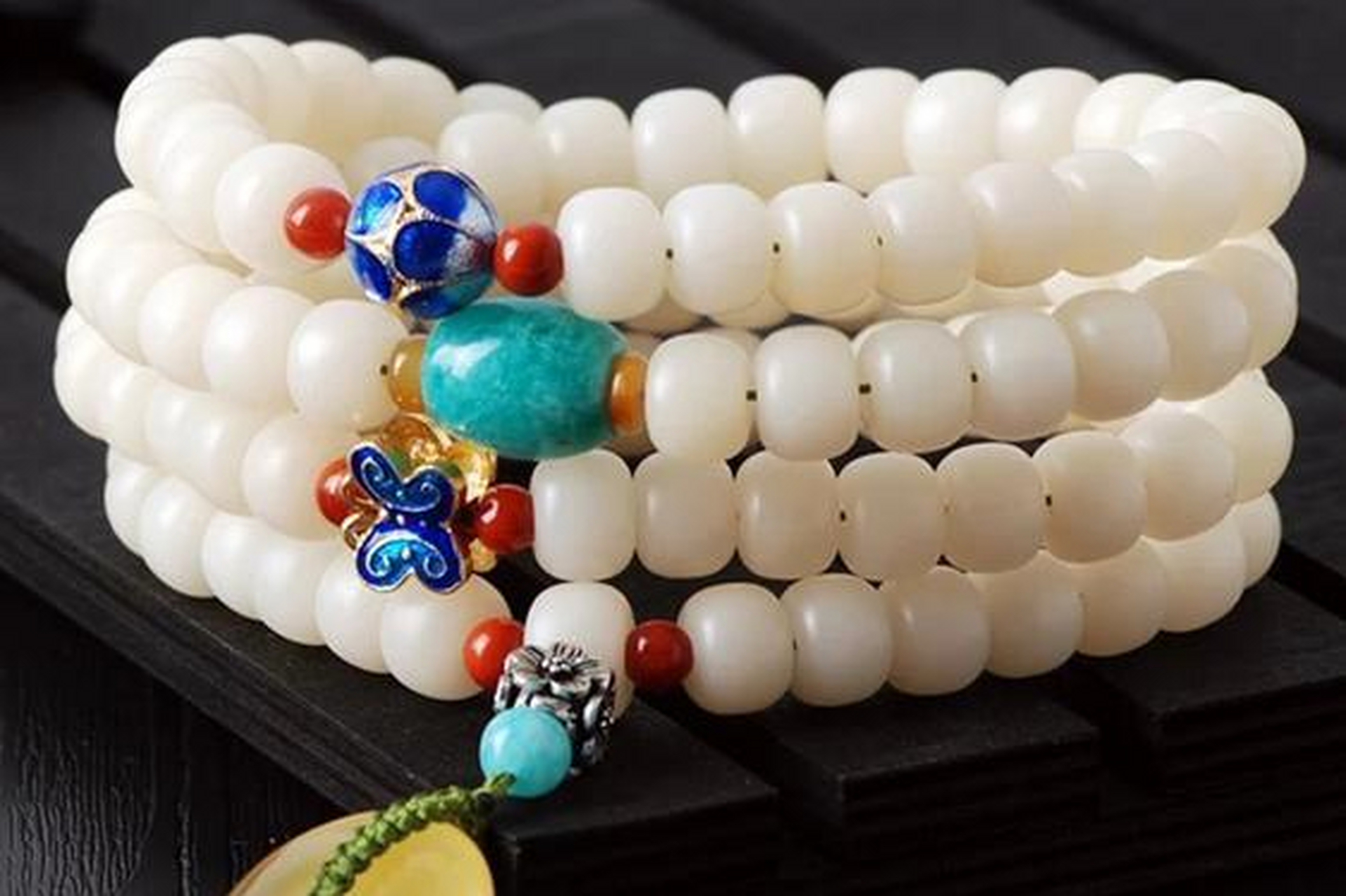 白玉菩提是油棕种子,因洁白如玉而受喜爱.