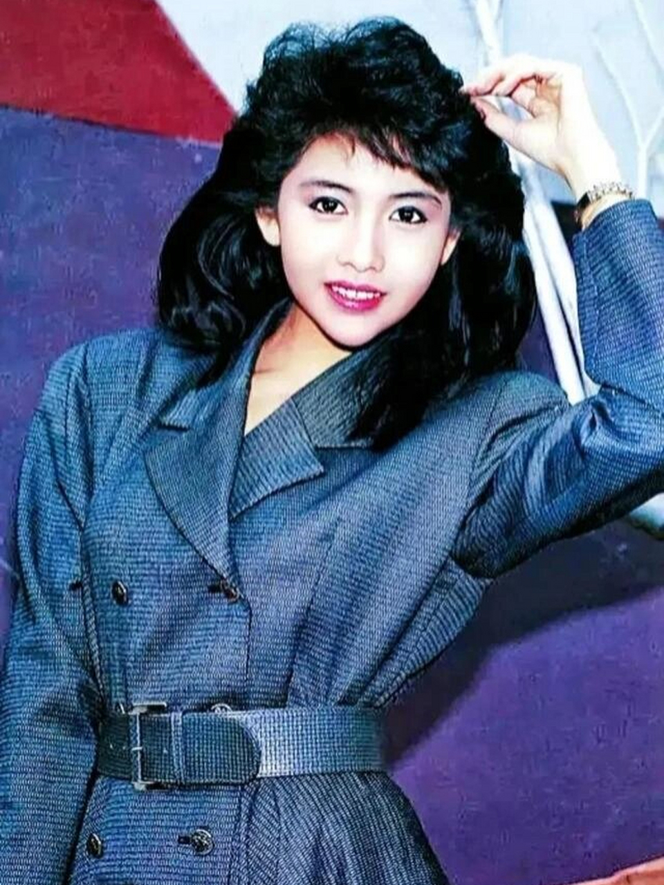 惊艳时光的港风美女邱淑贞 邱淑贞,在她身上,同时混合着性感与天真,她