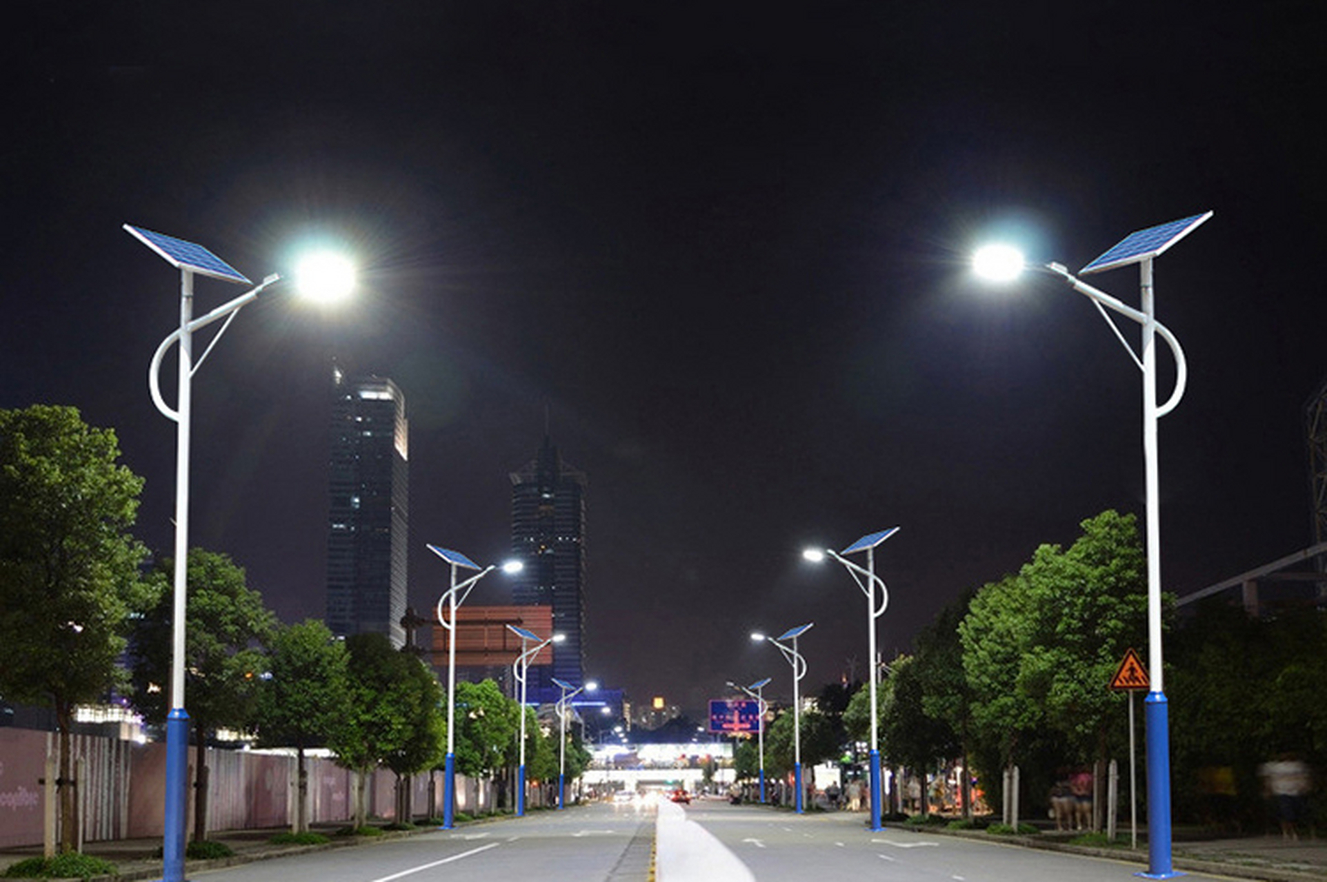 太阳能路灯光能转换电能,环保且取之不尽.[原文:太阳能