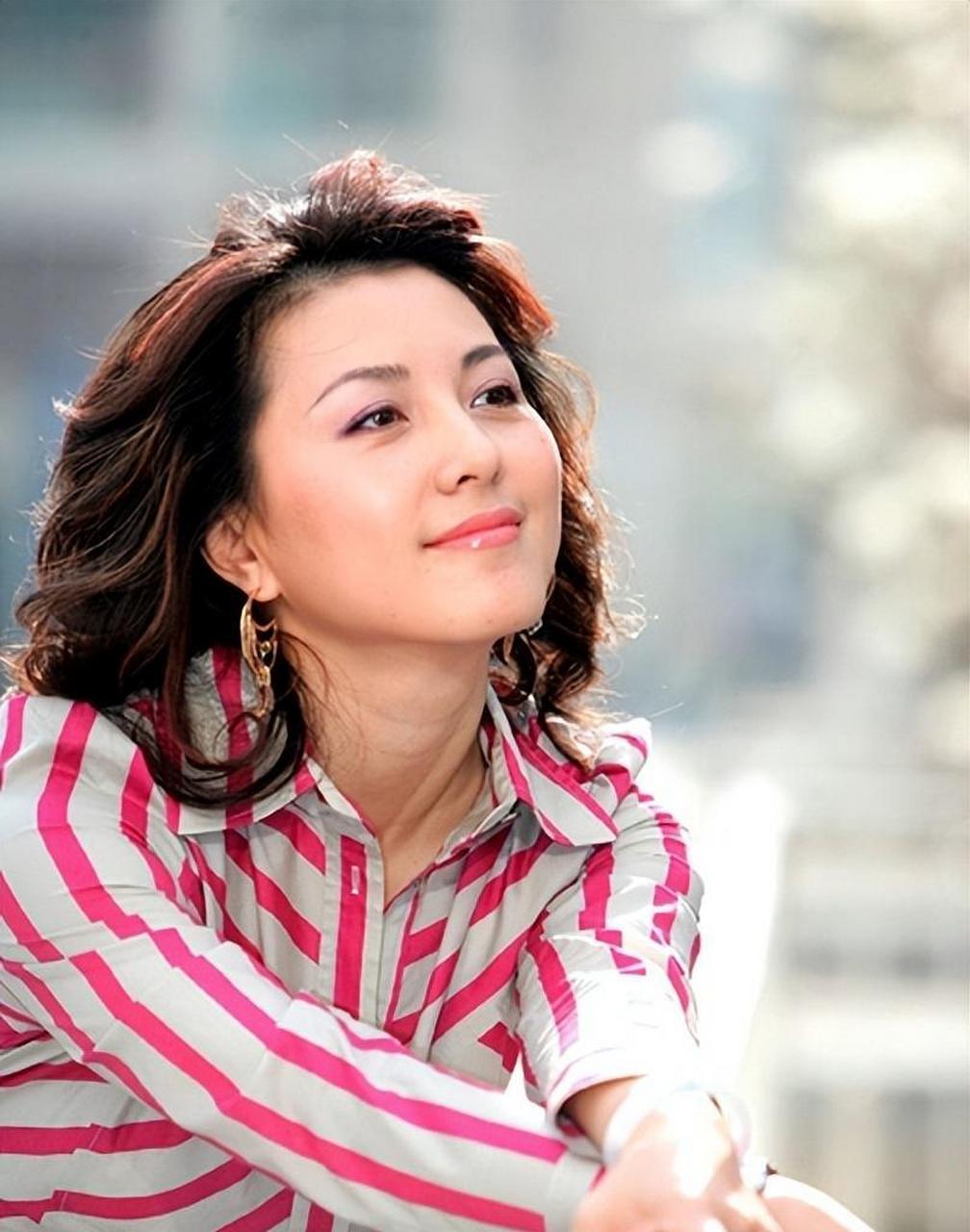 摘要: 央视主持人梦桐在事业和爱情上取得了平衡.