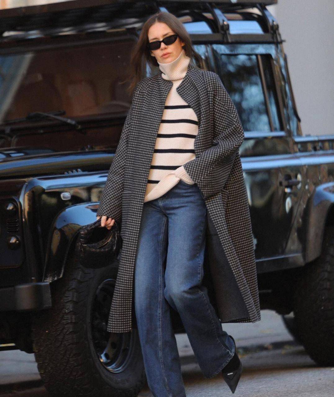 摘要: 瑞典时尚博主卡罗琳·布伦斯特以简约风格和细节处理著称,她的