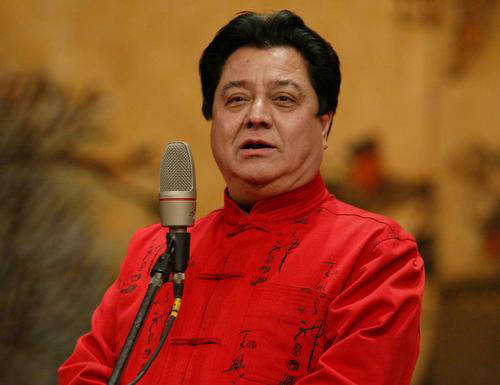 首届侯宝林金像奖有八位相声表演艺术家获奖,其中有马季,姜昆等