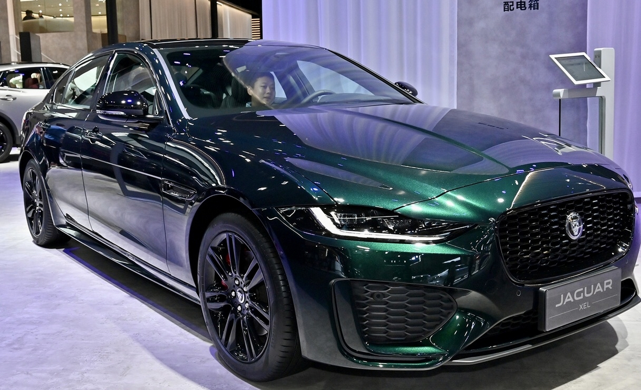 2024款捷豹xel耀黑运动版 ,满满的运动风!