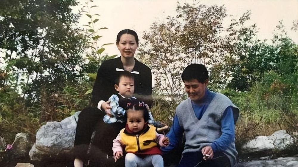 赵本山女儿赵玉芳:"倒贴"300万下嫁穷小子,被小4岁丈夫宠成宝