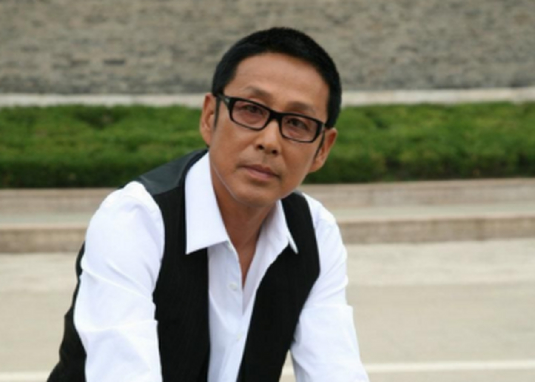 每次有灾情要捐款时,总是看不到李雪健老师,陈道明老师,张国立老师的