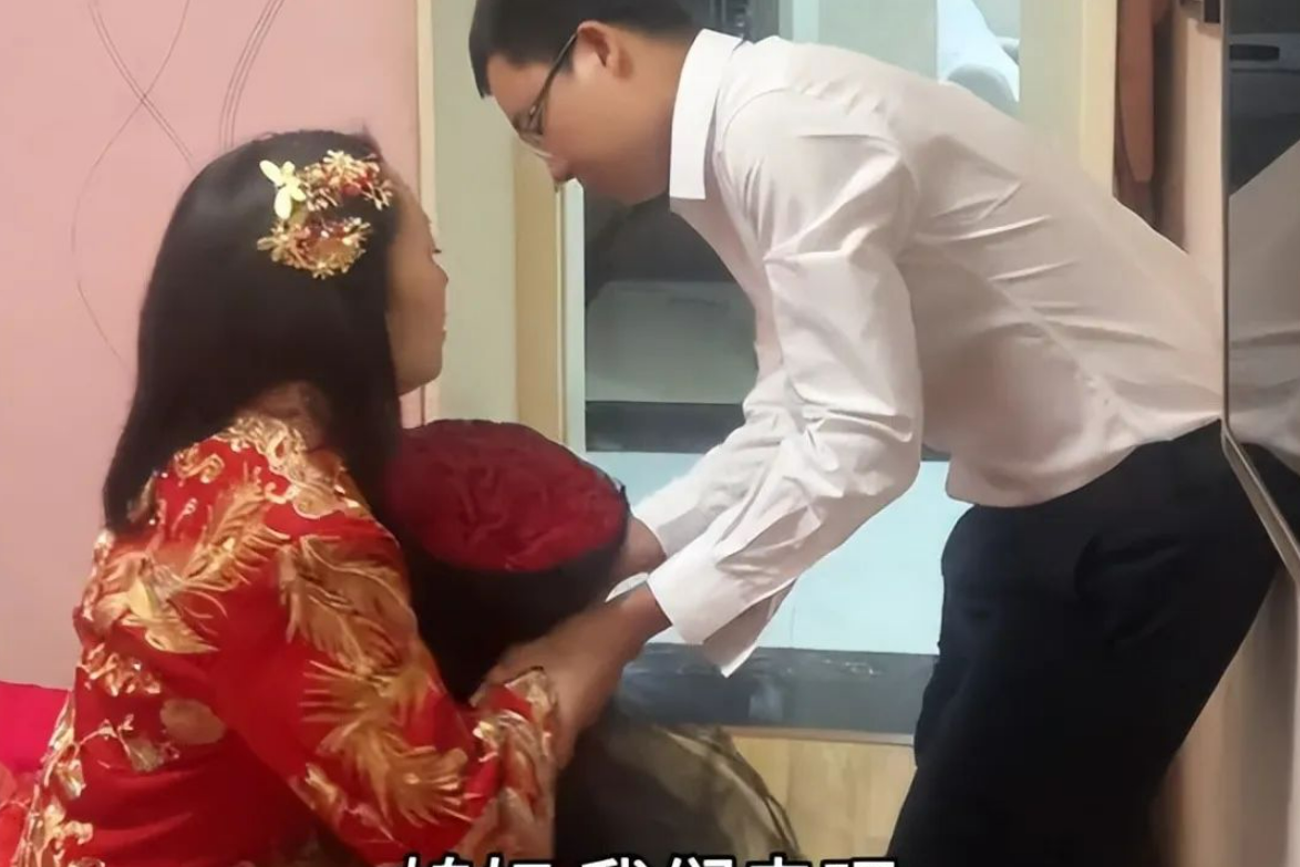 重庆一男子婚礼当天,前女友抢婚并要求复合,此事件引发公众讨论.