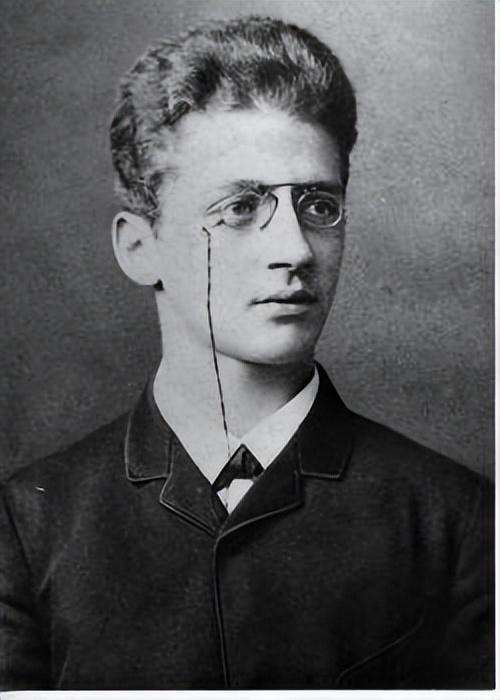 为防学生犯花痴教材选名人照片费尽心思真实颜值惊艳众人