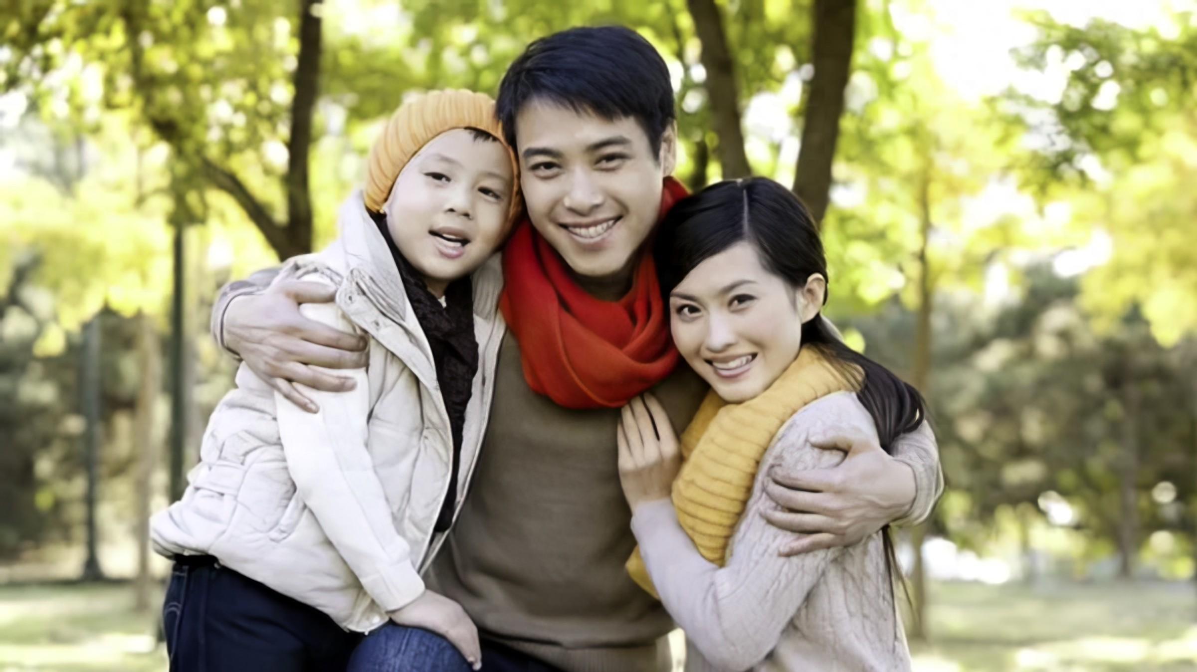 关于亚马尔与新继母相差5岁父亲宣布已经订婚的信息