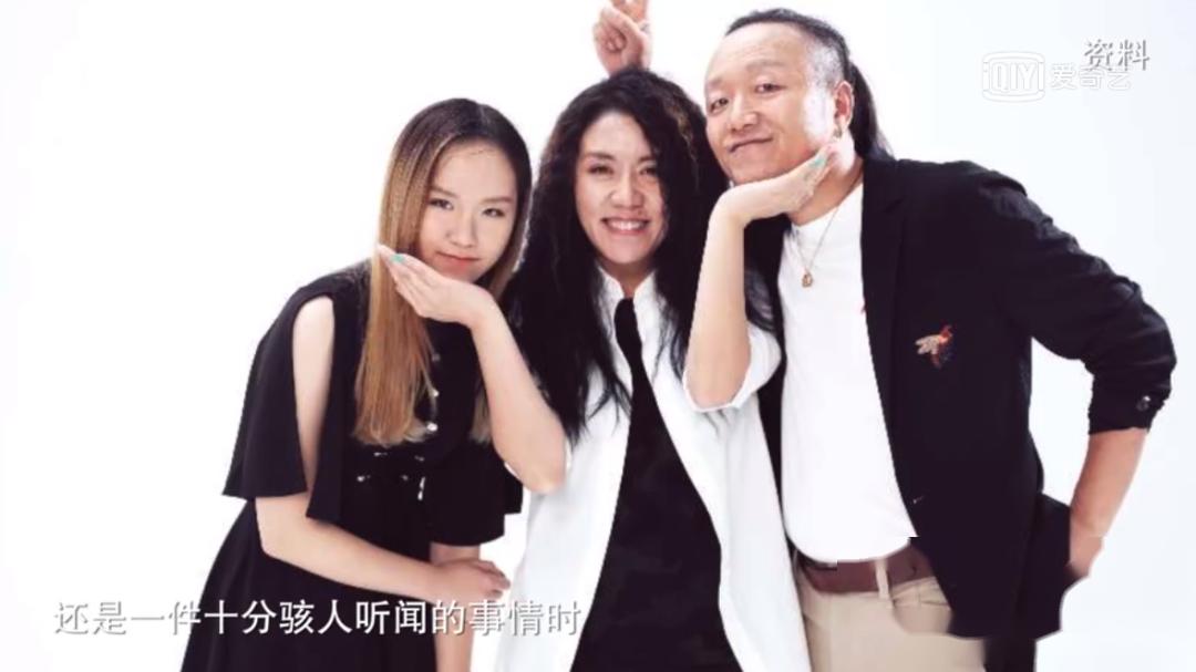 女强人王潮歌勇于展现真实自我,兼顾家庭与事业,成功有加!