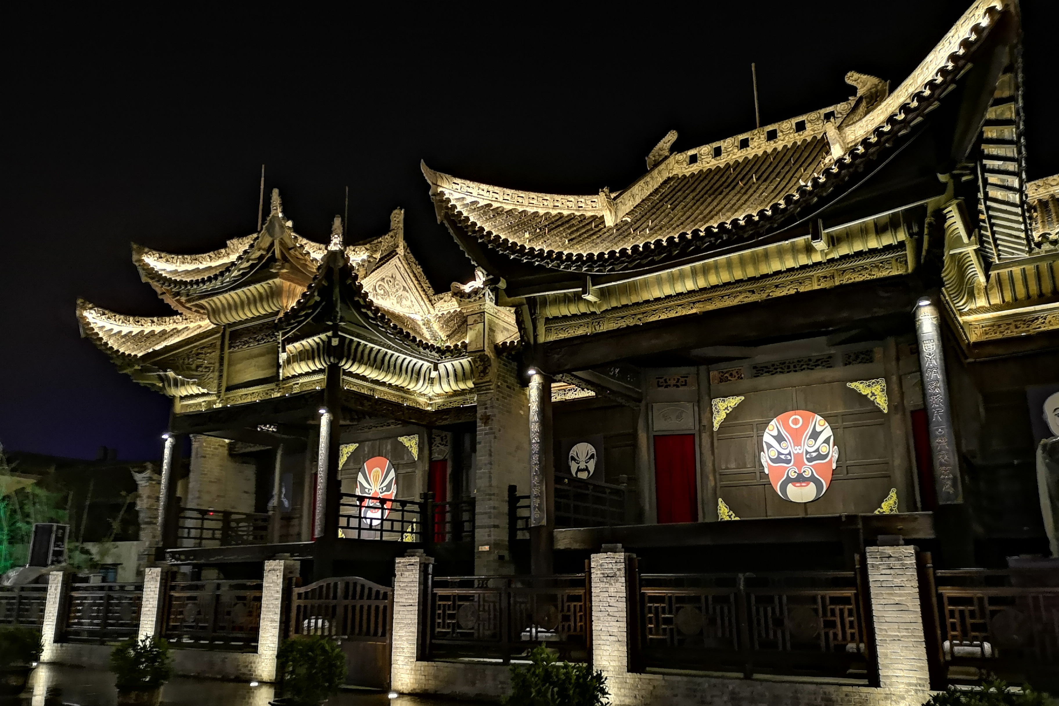 漫川古镇位于山阳县东南缘,是国家4a级旅游景区,历史可追溯至西晋泰始