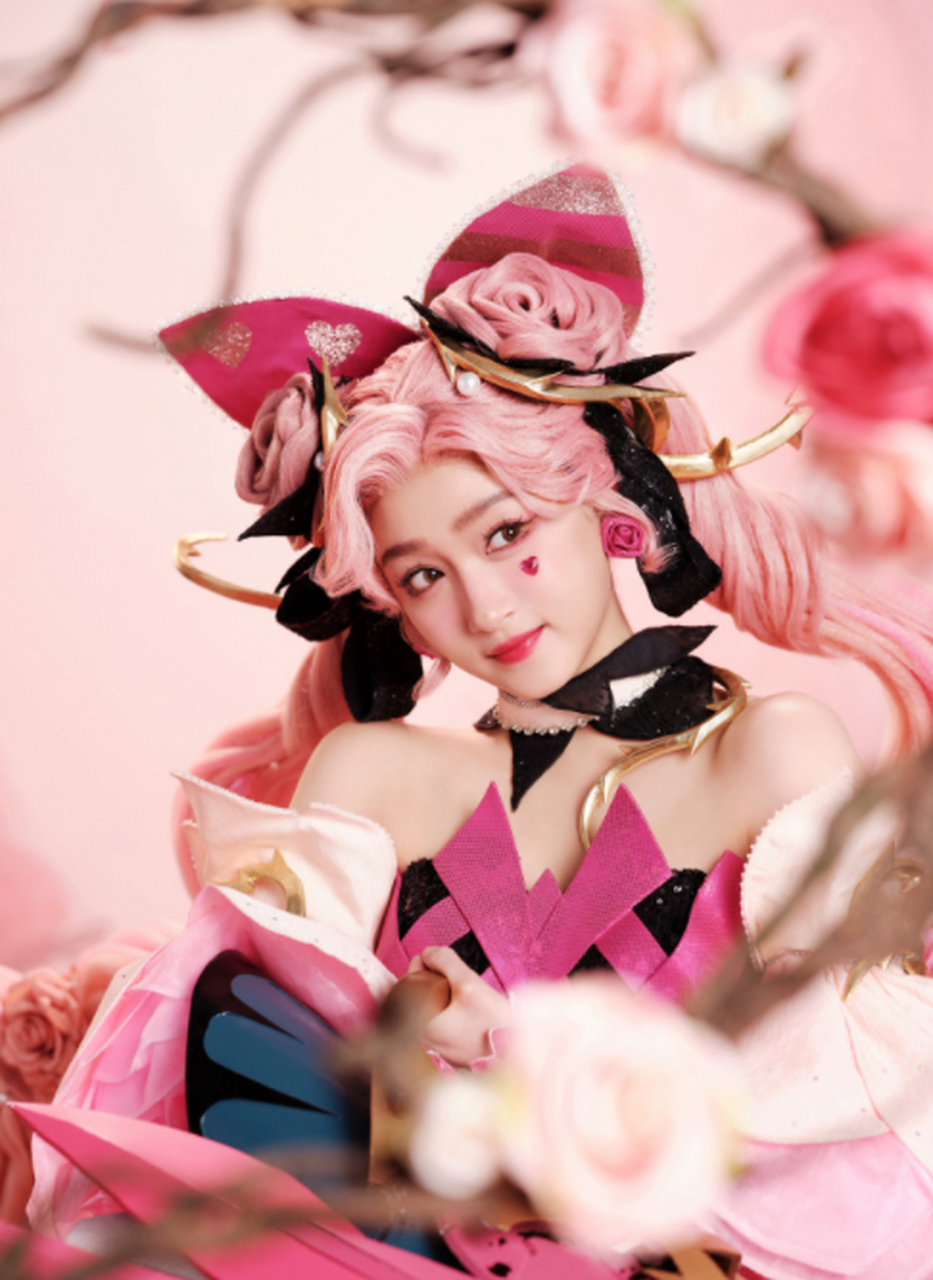 关晓彤cos孙尚香,挺有意思也挺会玩的.