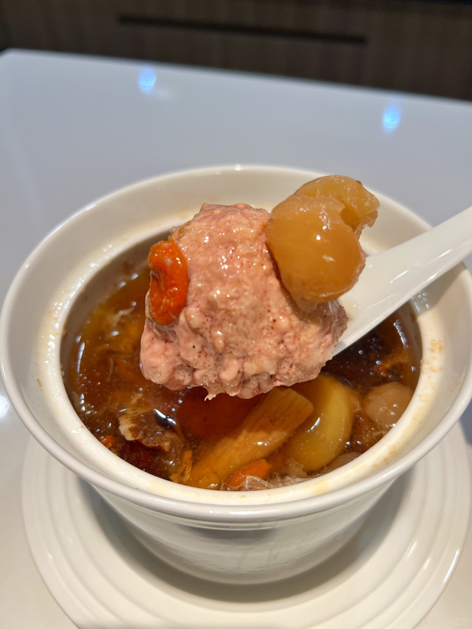 养血补气当归红枣桂圆炖瘦肉 食材瘦肉适量当归两片 红枣两个桂圆六个