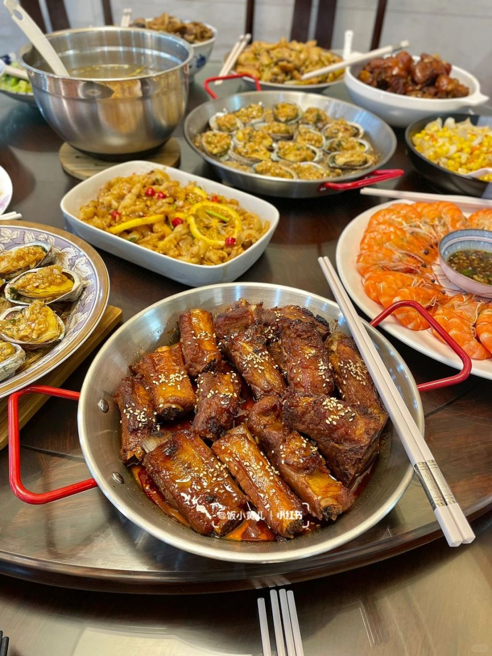 轻松打造家庭小聚餐:掌握这些硬菜,家宴不再愁  今日食谱  蜜汁烤排骨