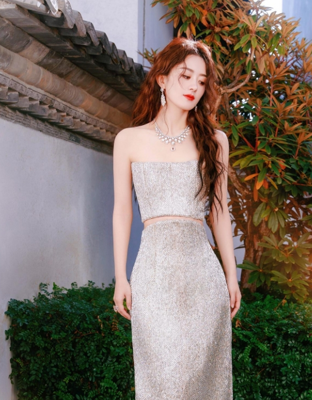 你觉得赵丽颖画浓妆好看吗