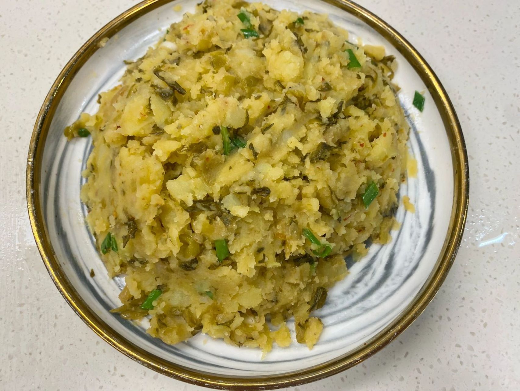 老奶洋芋——酸菜炒土豆泥,一款深受大人小孩喜爱的家常快手菜  这是