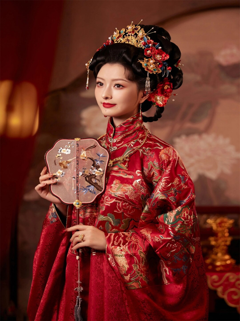 婚照天花板!   汉服婚纱照是近年来备受欢迎的风格之一.