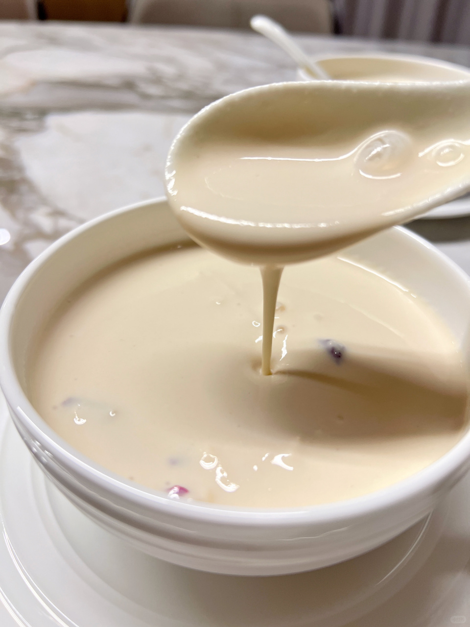 食材花生糯米冰糖适量 广式糖水最经典的有芝麻糊 又哪能少得了花生糊