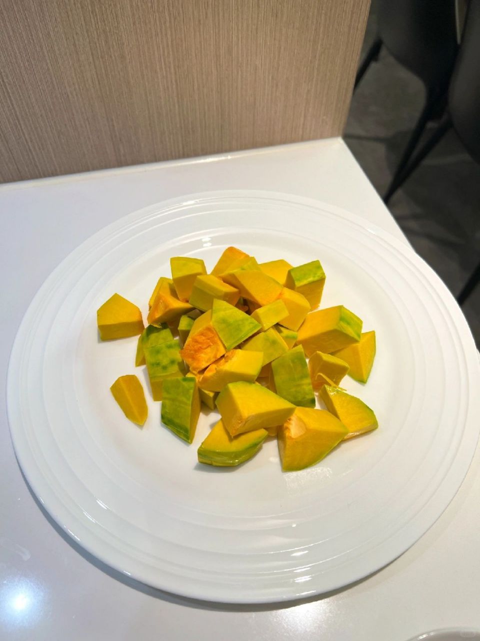 秋冬食补健脾和胃椰香南瓜羹 食材南瓜椰浆清水 做法南瓜去皮切块