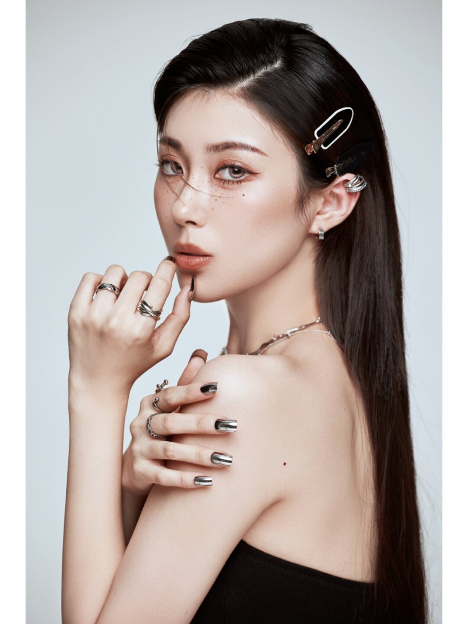 清冷御姐妆容高冷感拉满!  最终,我成功拍摄到了自己最为钟爱的作品.