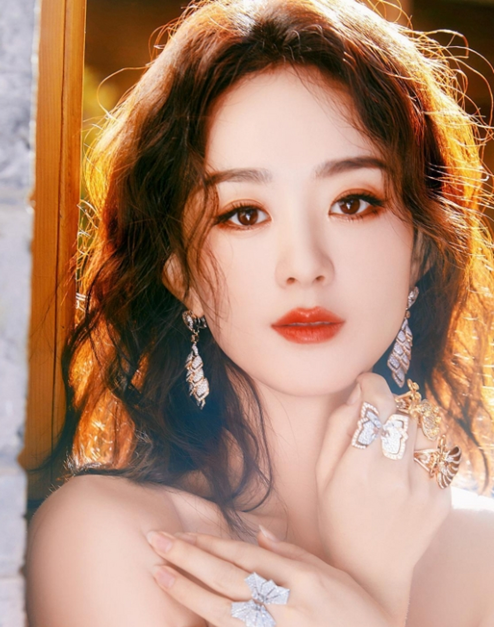 你觉得赵丽颖画浓妆好看吗