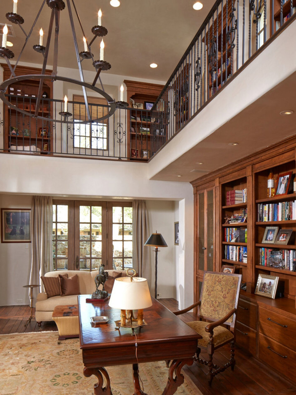 美式复古书房,可以窝在里面一整天的舒适感  沉浸在暖色调美式书房中