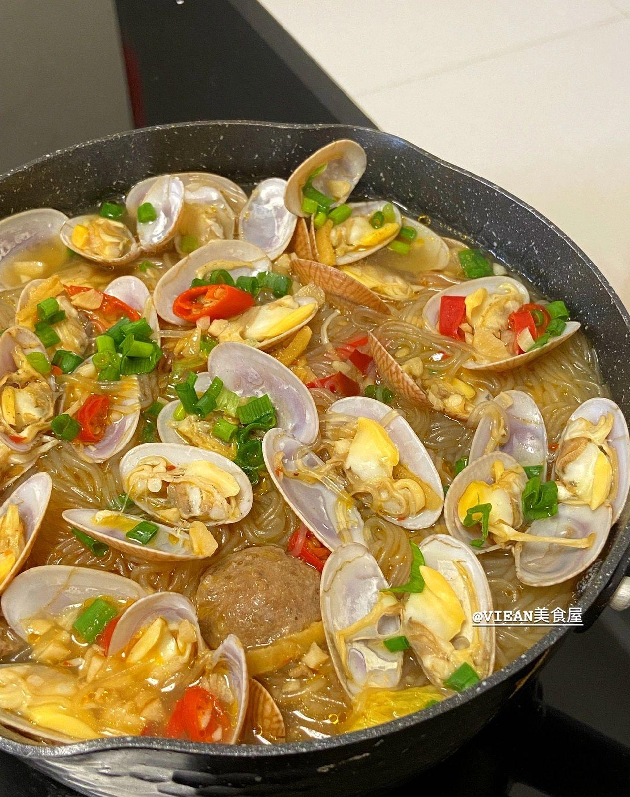 在家自制蒜蓉花甲粉|0失败附详细教程 准备食材: 花jia,金针菇,娃娃菜
