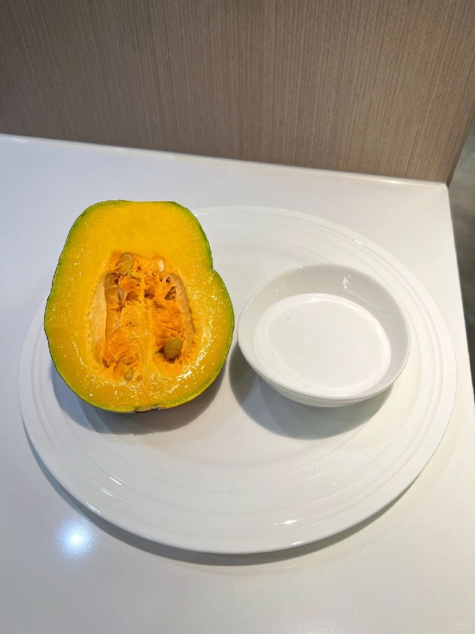 秋冬食补健脾和胃椰香南瓜羹 食材南瓜椰浆清水 做法南瓜去皮切块