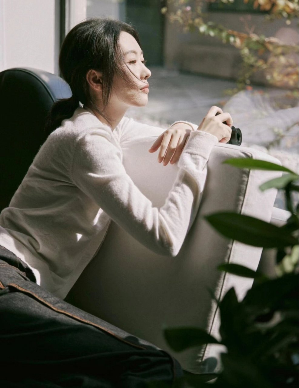 2002年,18岁的童瑶与张默相识相爱.