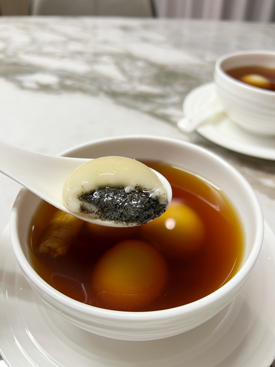 广式甜品驱寒暖胃姜糖水汤圆 材料汤圆姜一块红糖适量 最近今天全国都