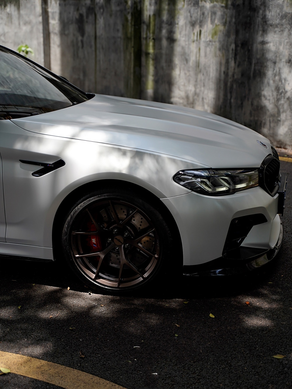 m power 宝马m5 简单高级的帅气  白色宝马m5,这颜值简直让人惊叹!