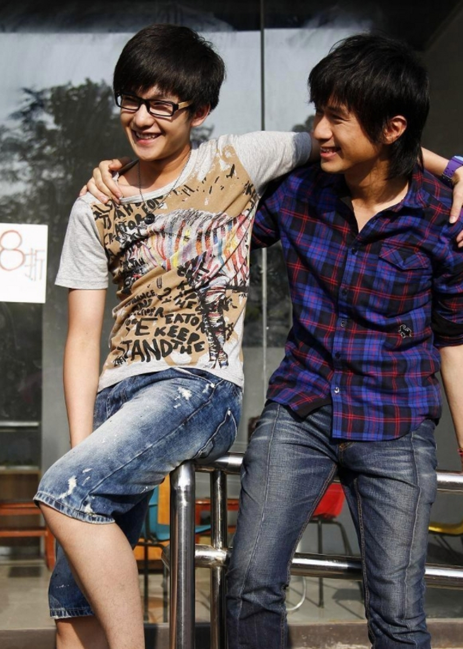 原来杨洋和古巨基少年时代就是好友啊小时候好可爱啊他们