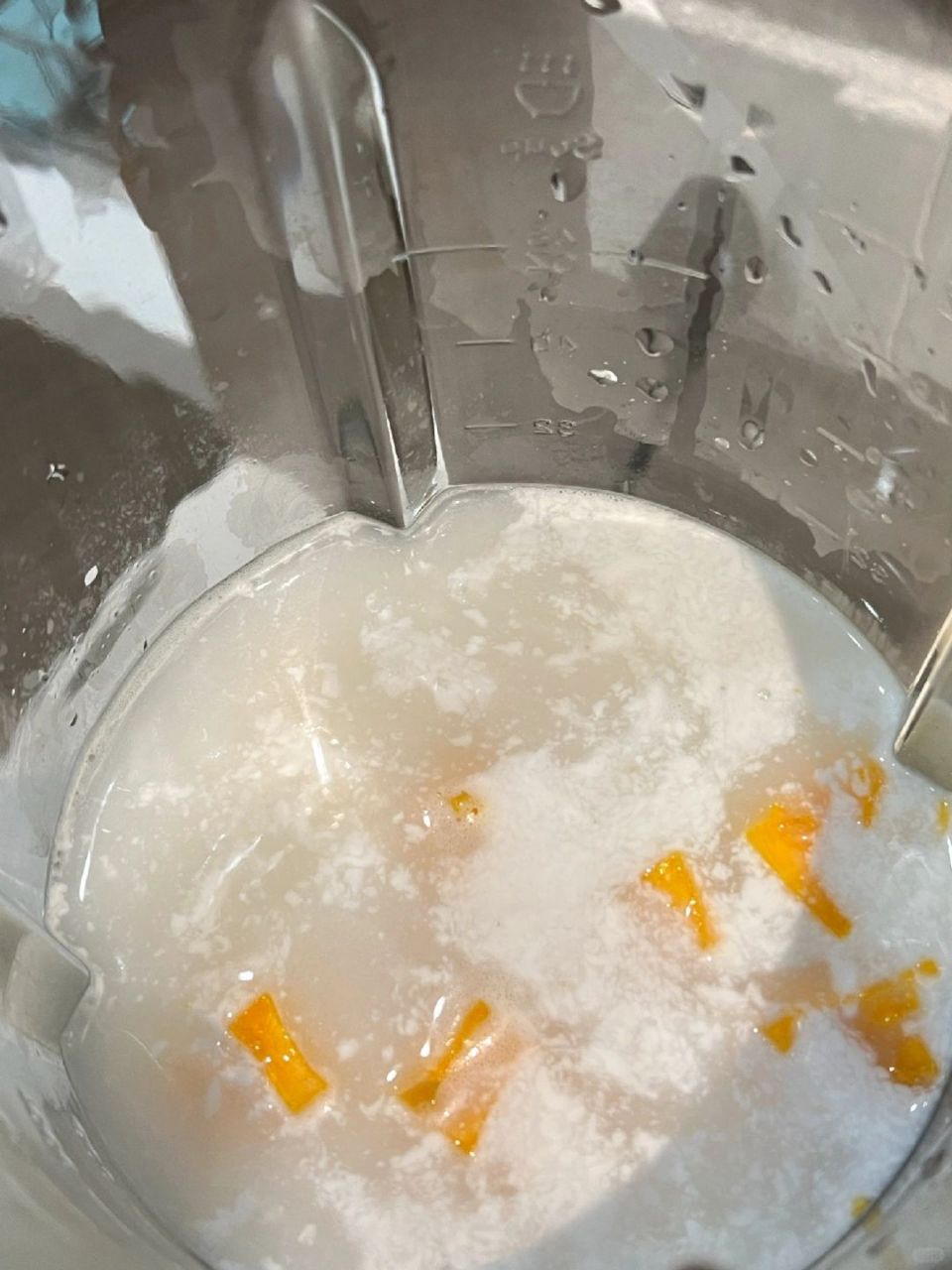 秋冬食补健脾和胃椰香南瓜羹 食材南瓜椰浆清水 做法南瓜去皮切块