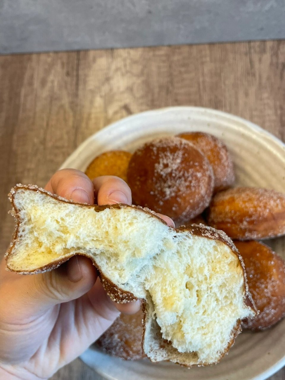 外酥内软松软q弹肉桂香草甜甜圈  口感松软又q弹的甜甜圈,裹上肉桂