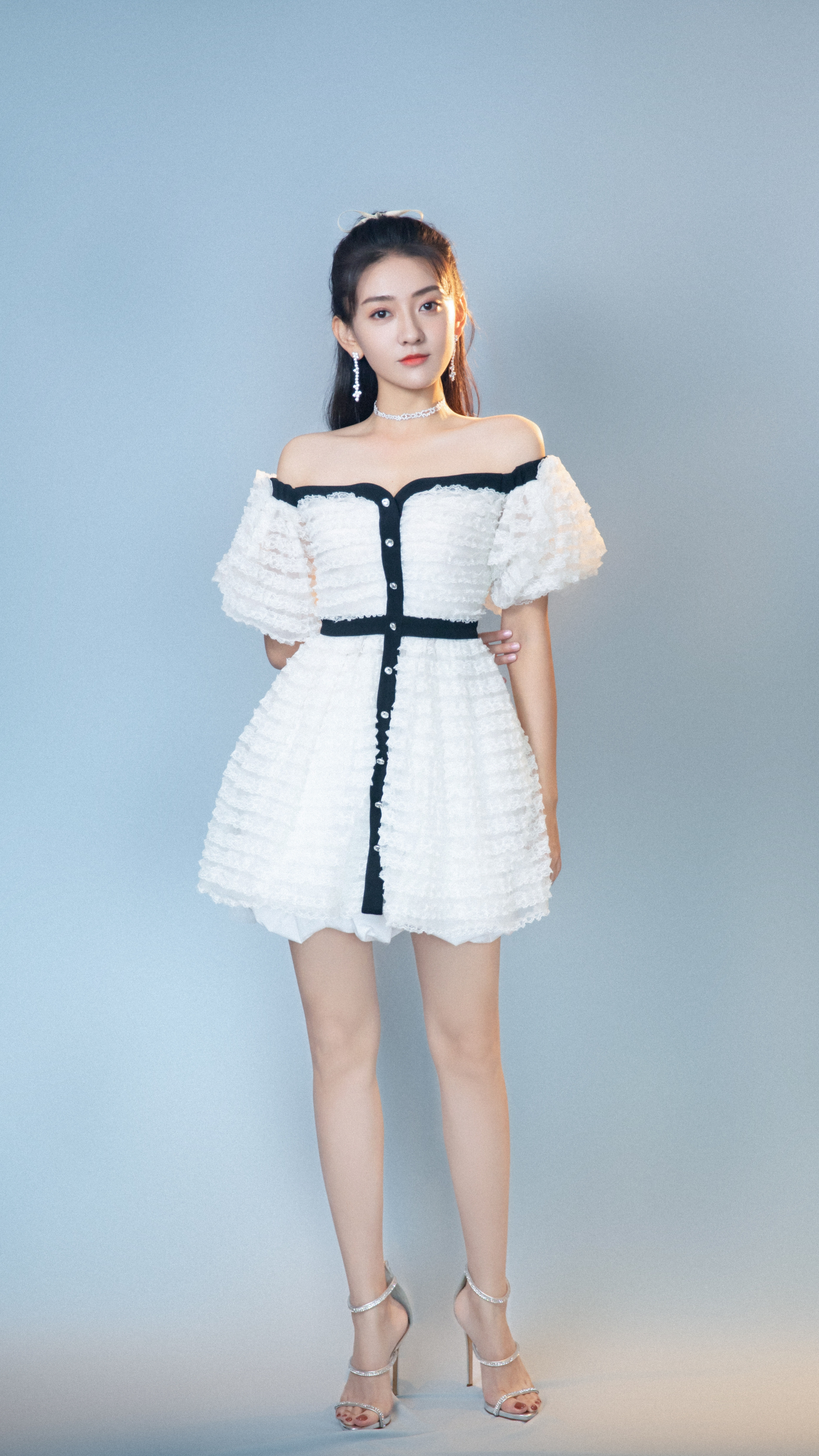 90后女演员梁洁