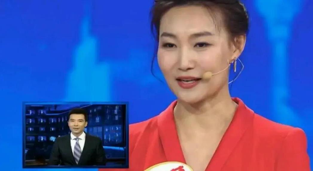 央视"最帅国脸"郭志坚,与妻子恩爱无绯闻,天才儿子12岁就出书