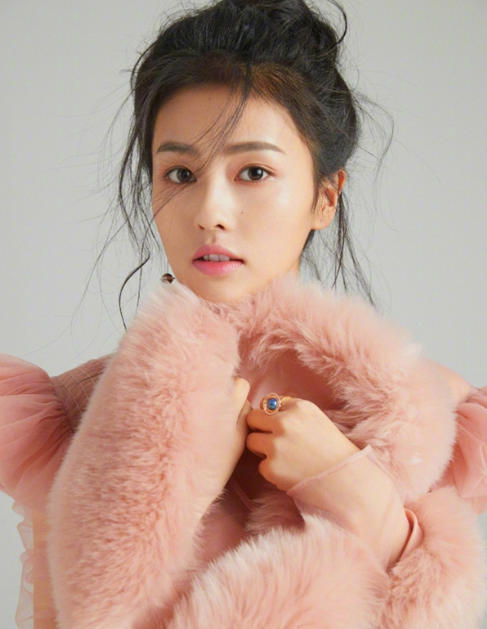 白鹿,1994年出生于江苏常州,中国内地女演员,模特,凭借出演陆虎单曲