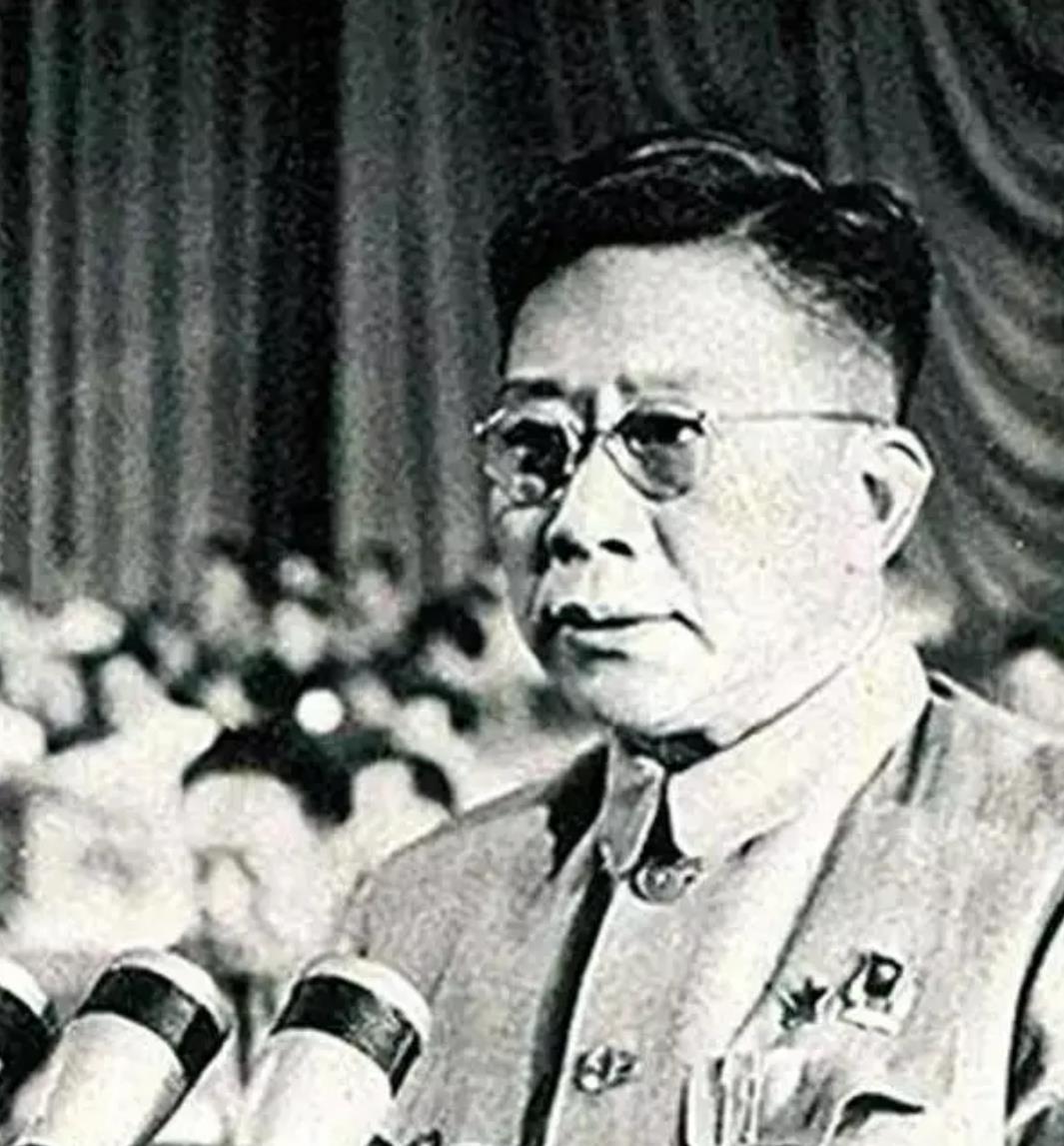 政坛风云:60岁副总理遭免职,9年后被开除党籍,73岁名誉恢复