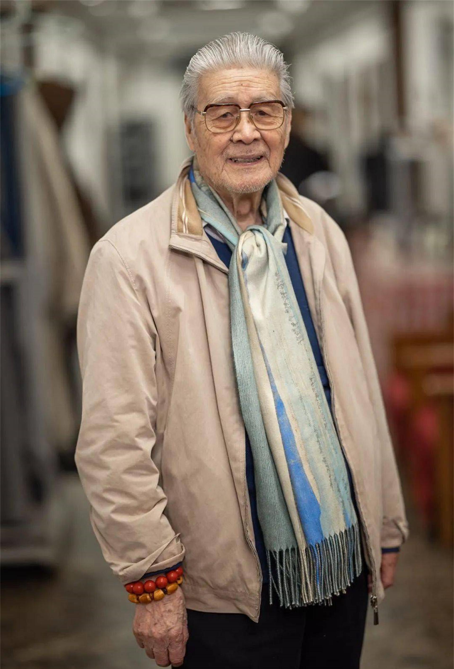 白天演员,晚上间谍,隐姓埋名75年,95岁的"姜子牙"传奇一生