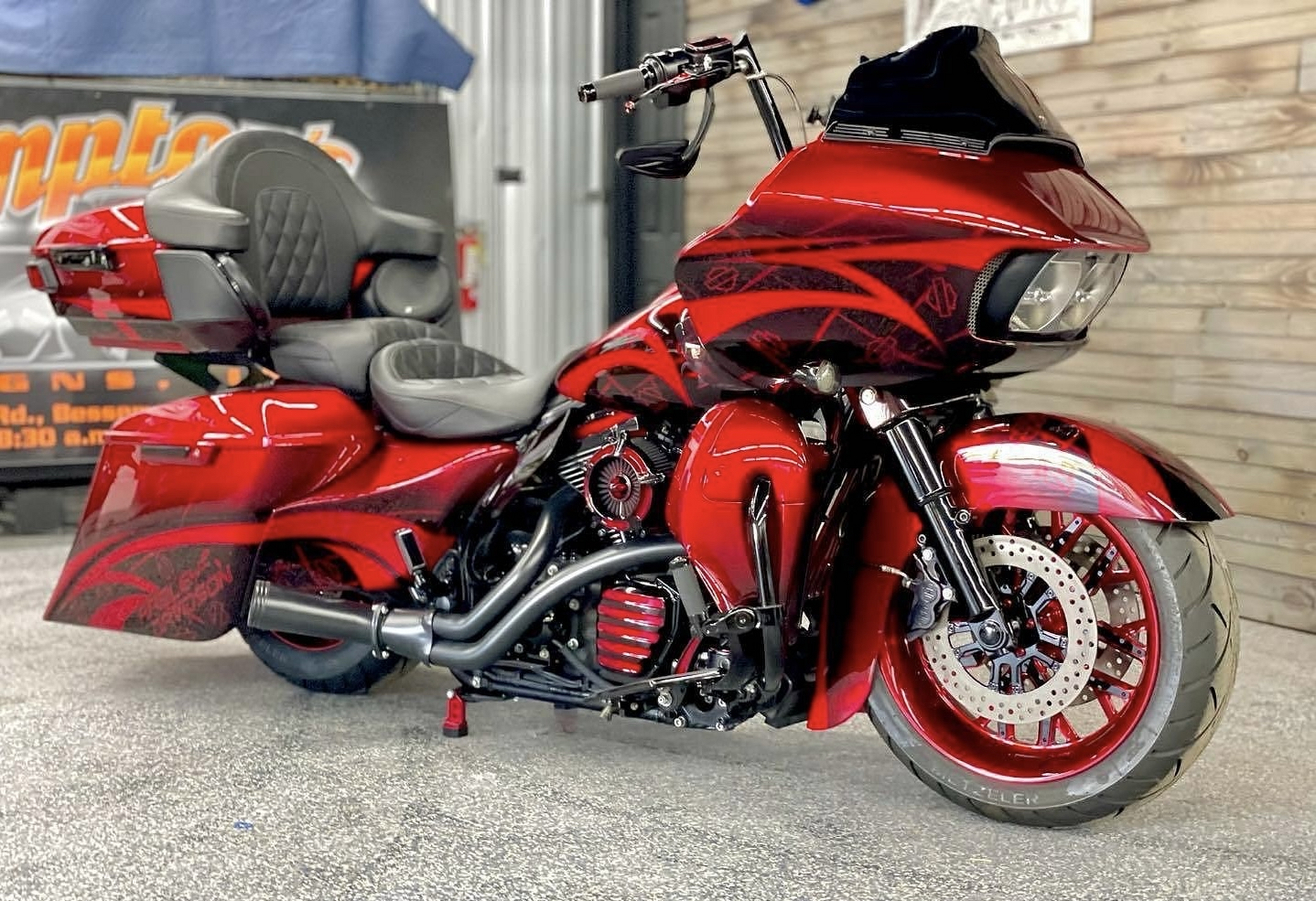 定制 | 红红火火过大年 哈雷双灯滑翔改装欣赏