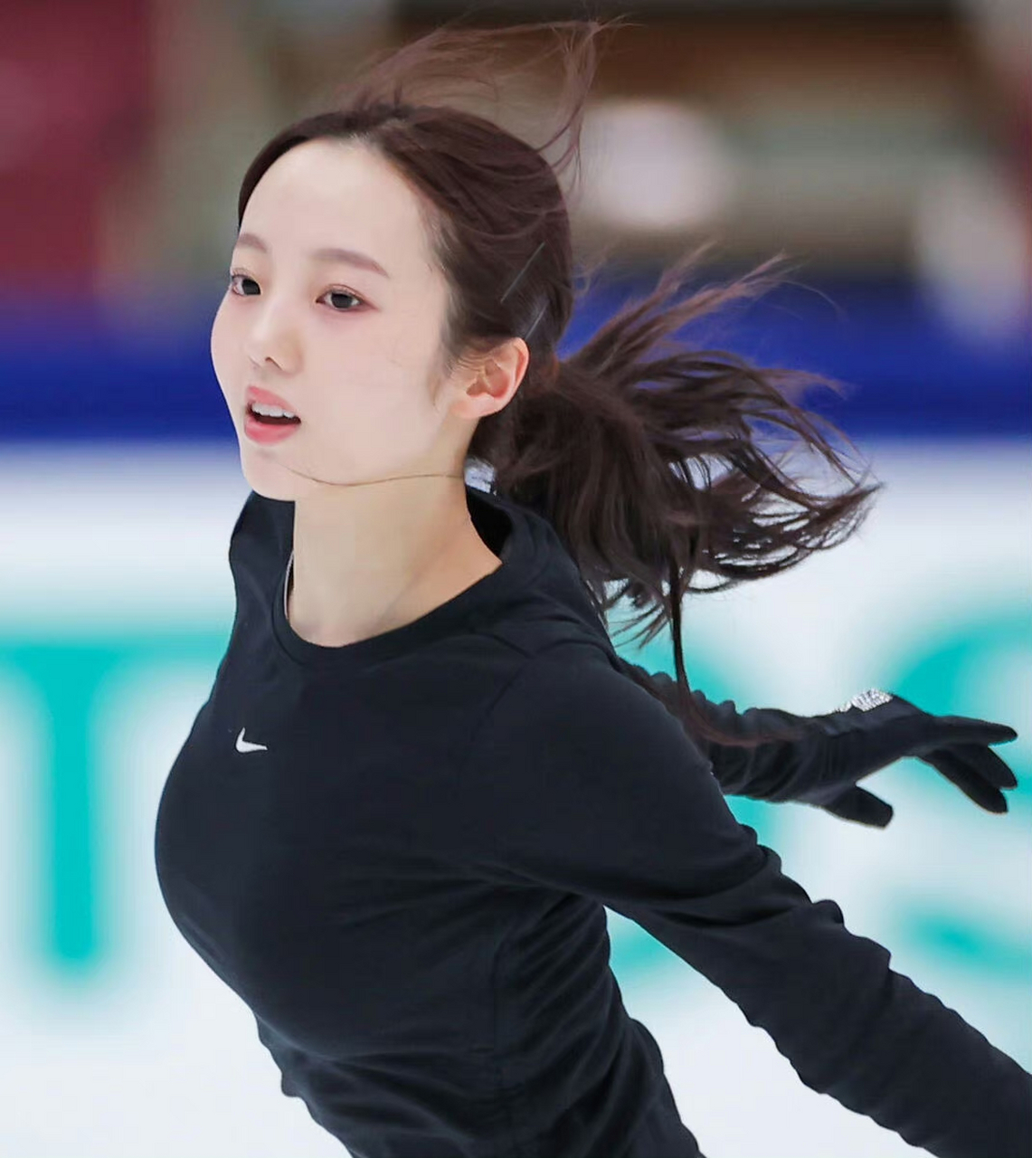 日本冰上公主本田真凛12月动态,感觉还是和好几年前一样,美丽动人.